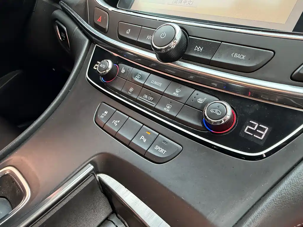 Buick LaCrosse 2017 — фото 13
