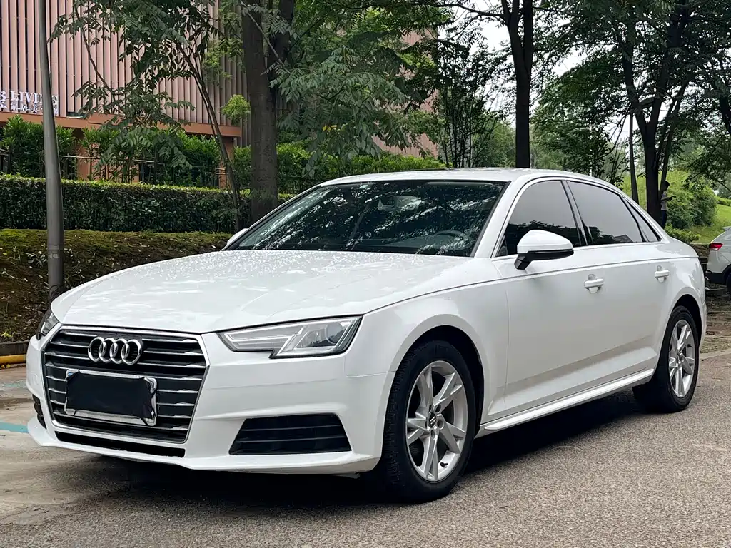 Audi A4L 2017 — фото 1