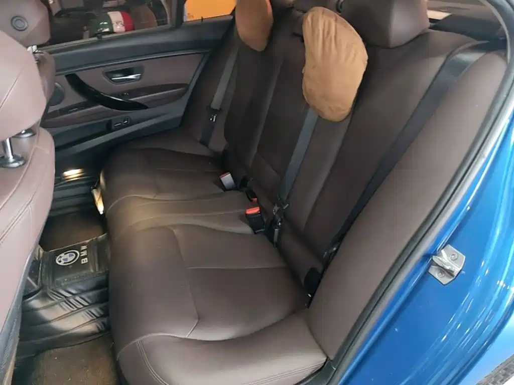 BMW 3 Series 2018 — фото 17
