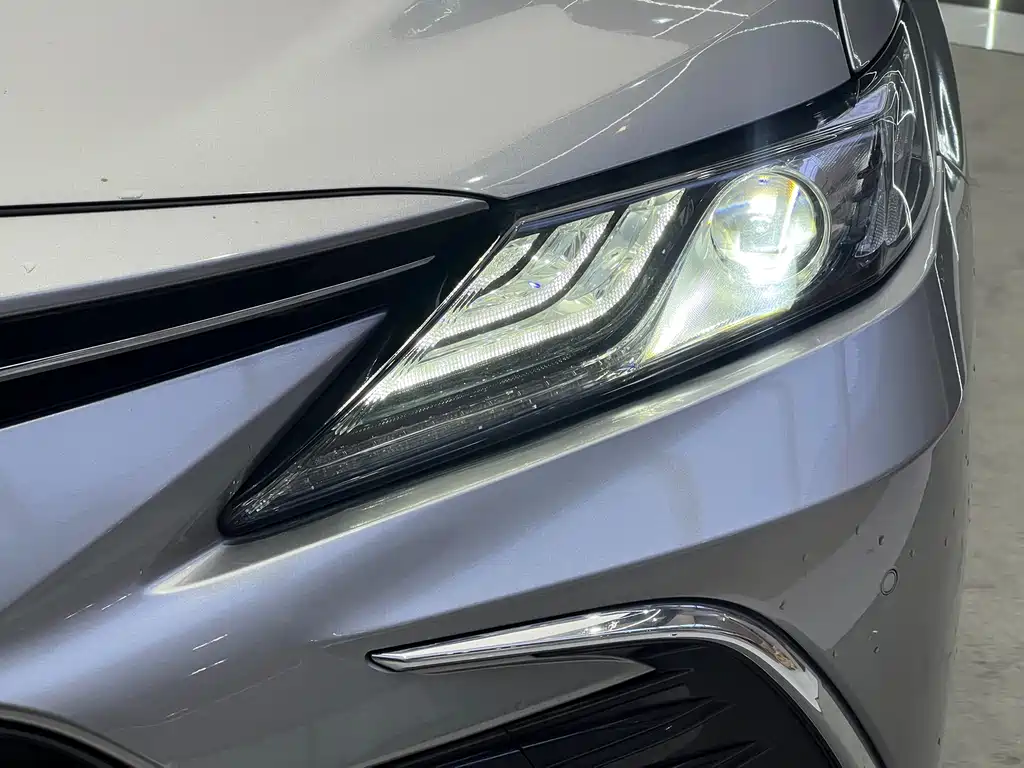 Toyota Camry 2023 — фото 11