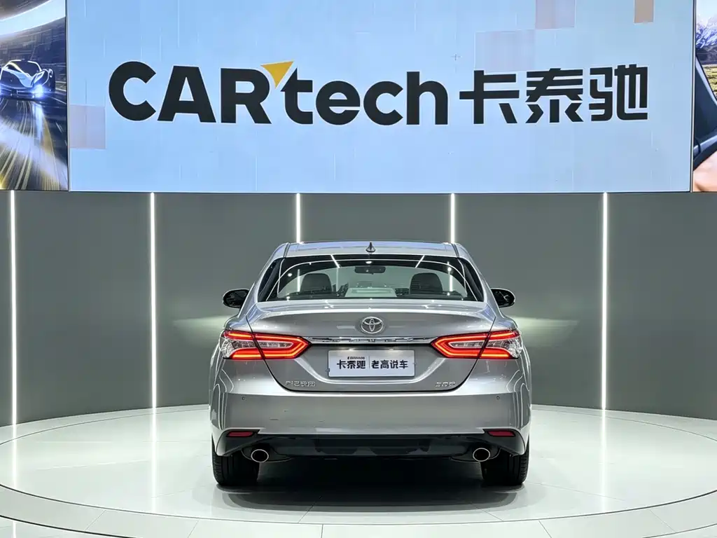 Toyota Camry 2023 — фото 13