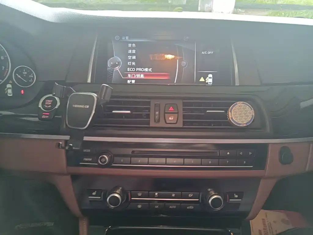 BMW 5 Series 2015 — фото 13
