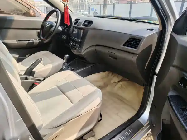 Wuling Hongguang 2014