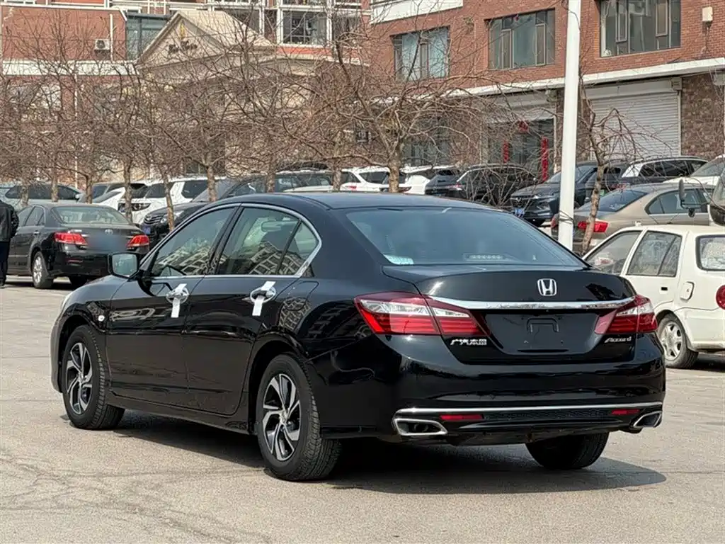 Honda Accord 2018 — фото 8