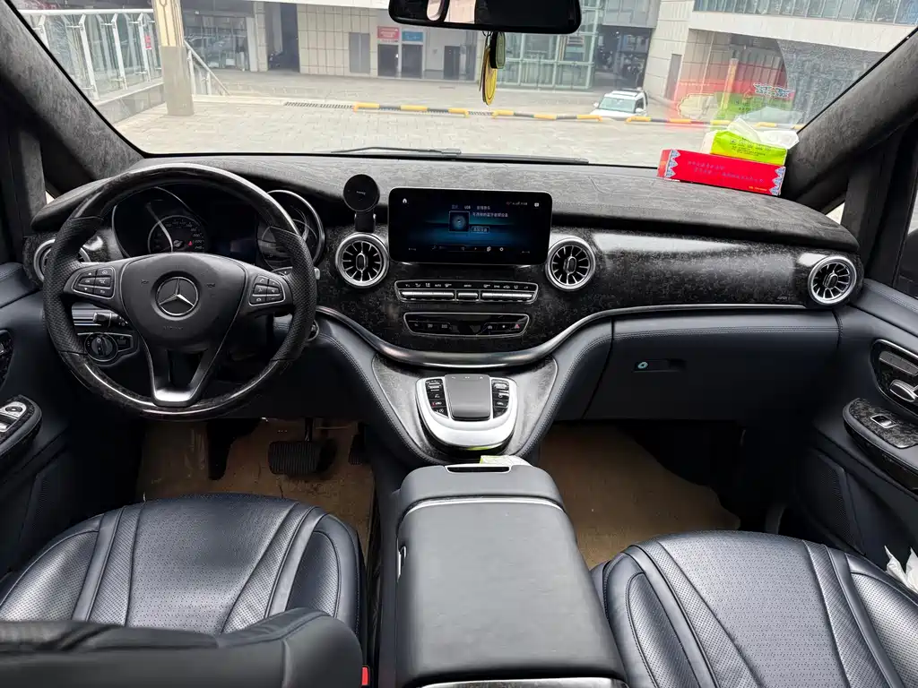 Mercedes-Benz V-Class 2022 — фото 13