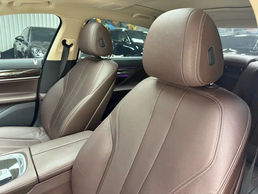 BMW 7 Series 2017 — фото 17