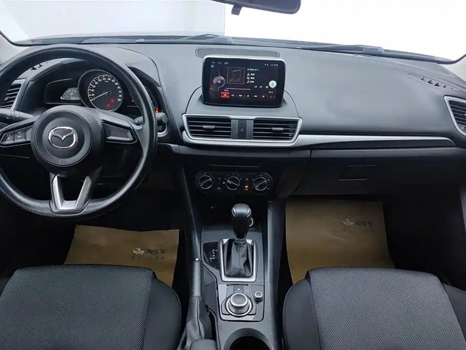 Mazda 3 Axela 2018 — фото 12