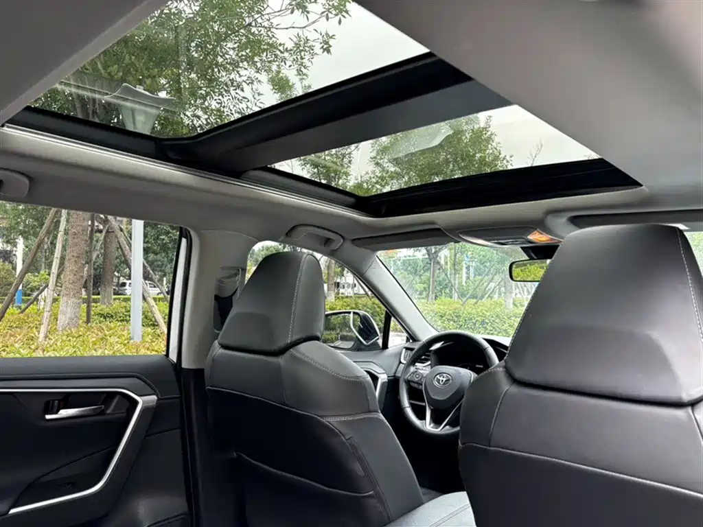Toyota RAV4 2022 — фото 14