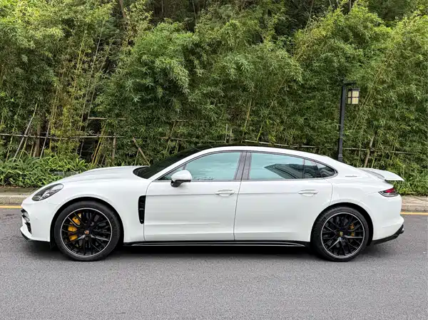 Porsche Panamera 2022