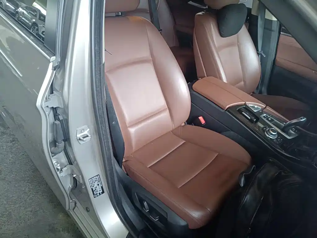 BMW 5 Series 2015 — фото 25