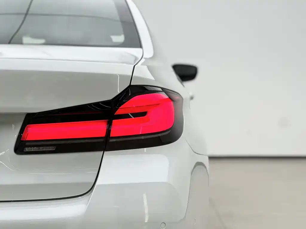 BMW 5 Series 2021 — фото 15