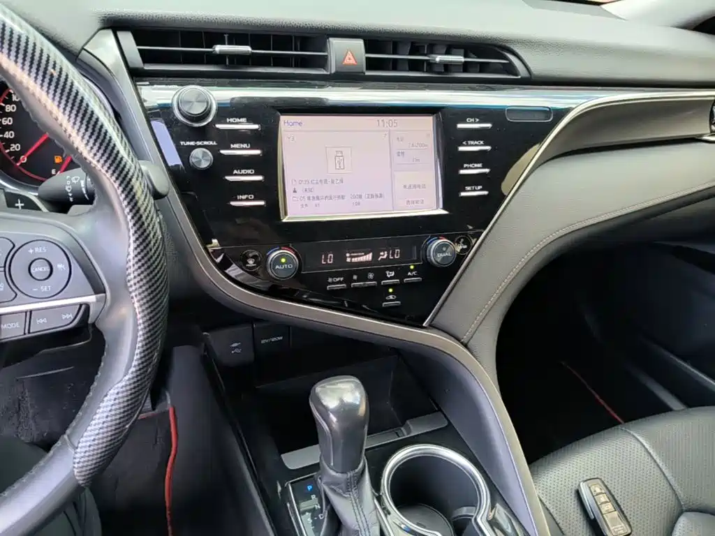 Toyota Camry 2018 — фото 13