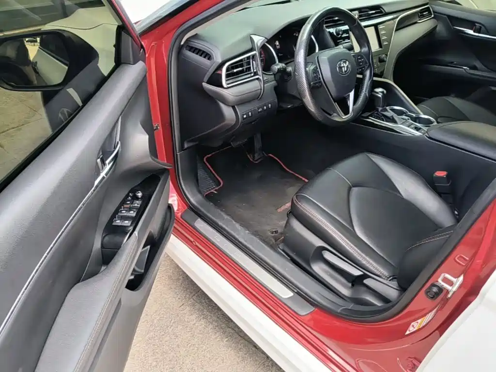 Toyota Camry 2018 — фото 16