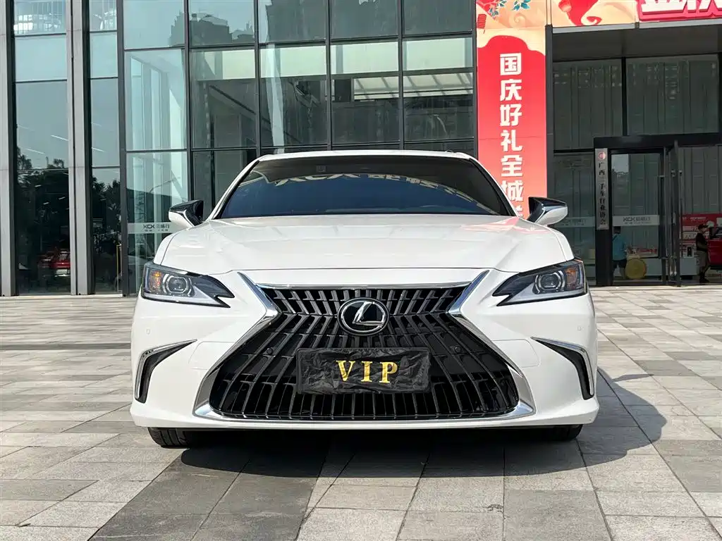 Lexus ES 2022