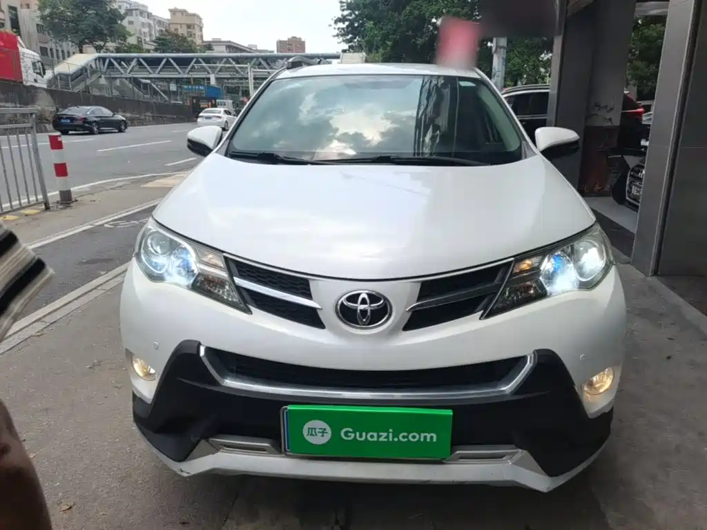 Toyota RAV4 2015 — фото 3
