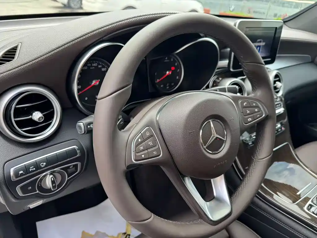 Mercedes-Benz GLC 2018 — фото 20