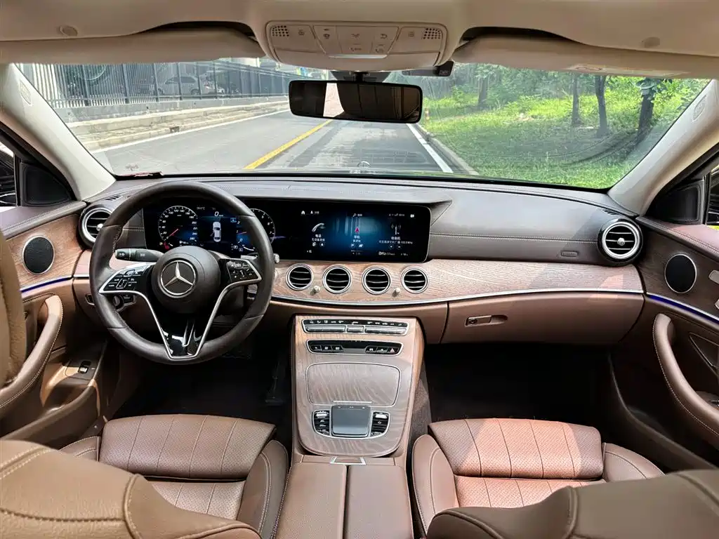 Mercedes-Benz E-Class 2022 — фото 10