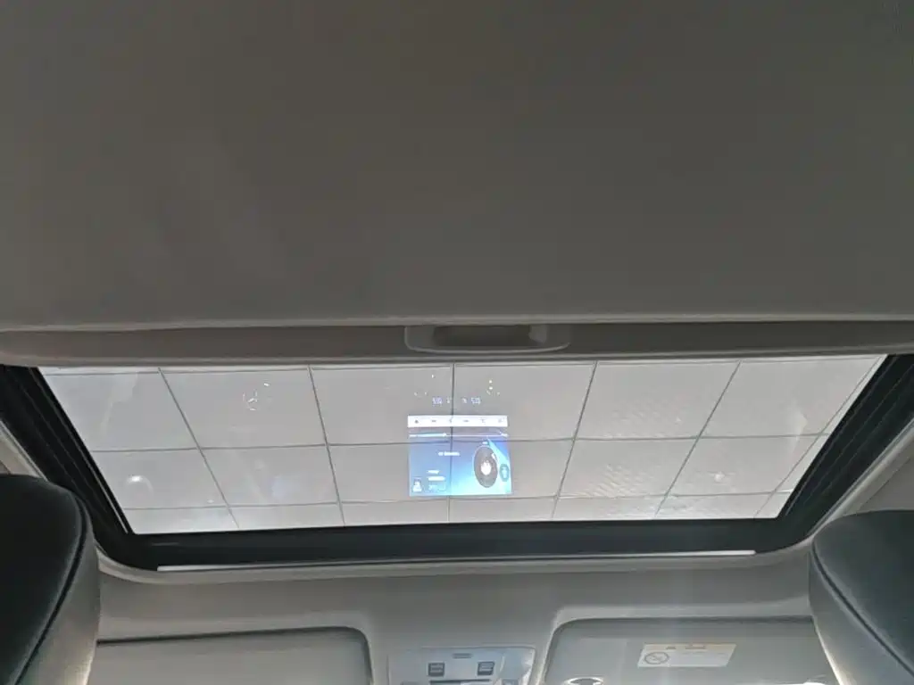 Toyota RAV4 2017 — фото 18