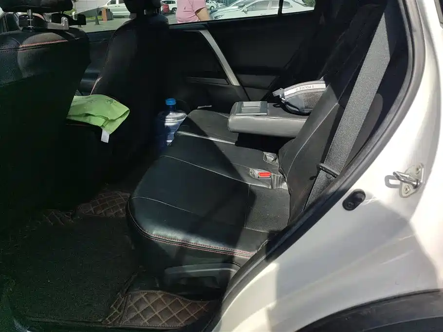 Toyota RAV4 2019 — фото 11