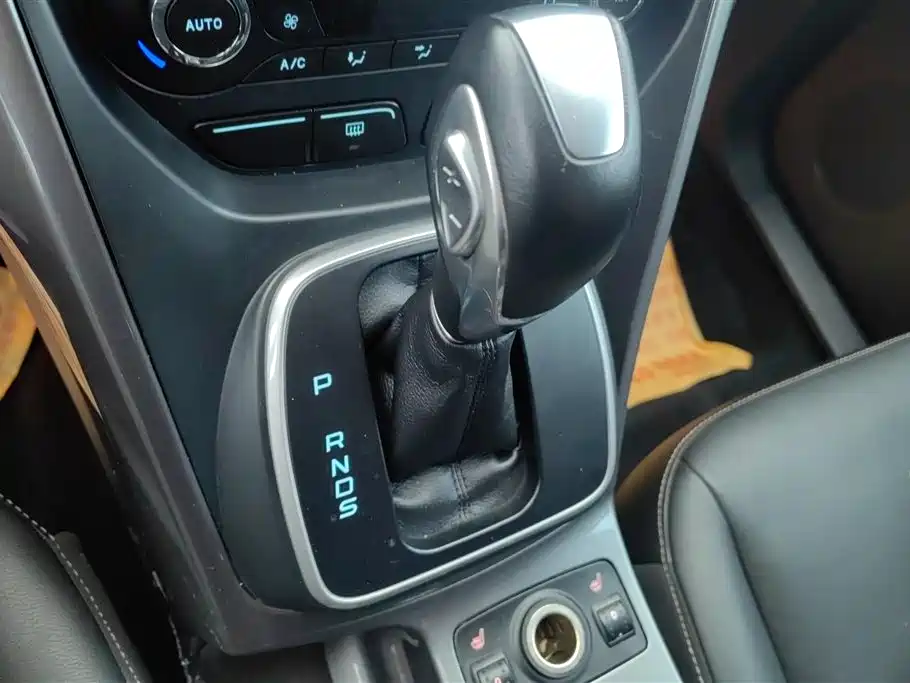 Ford Kuga 2015 — фото 16