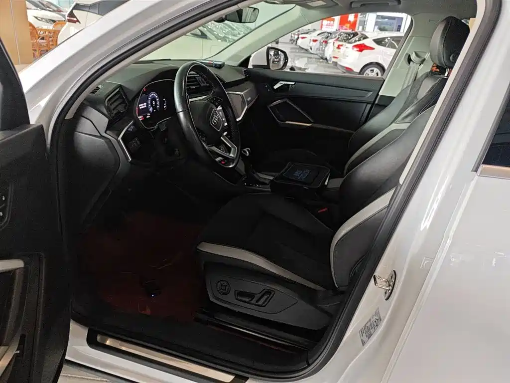 Audi Q3 2020 — фото 15