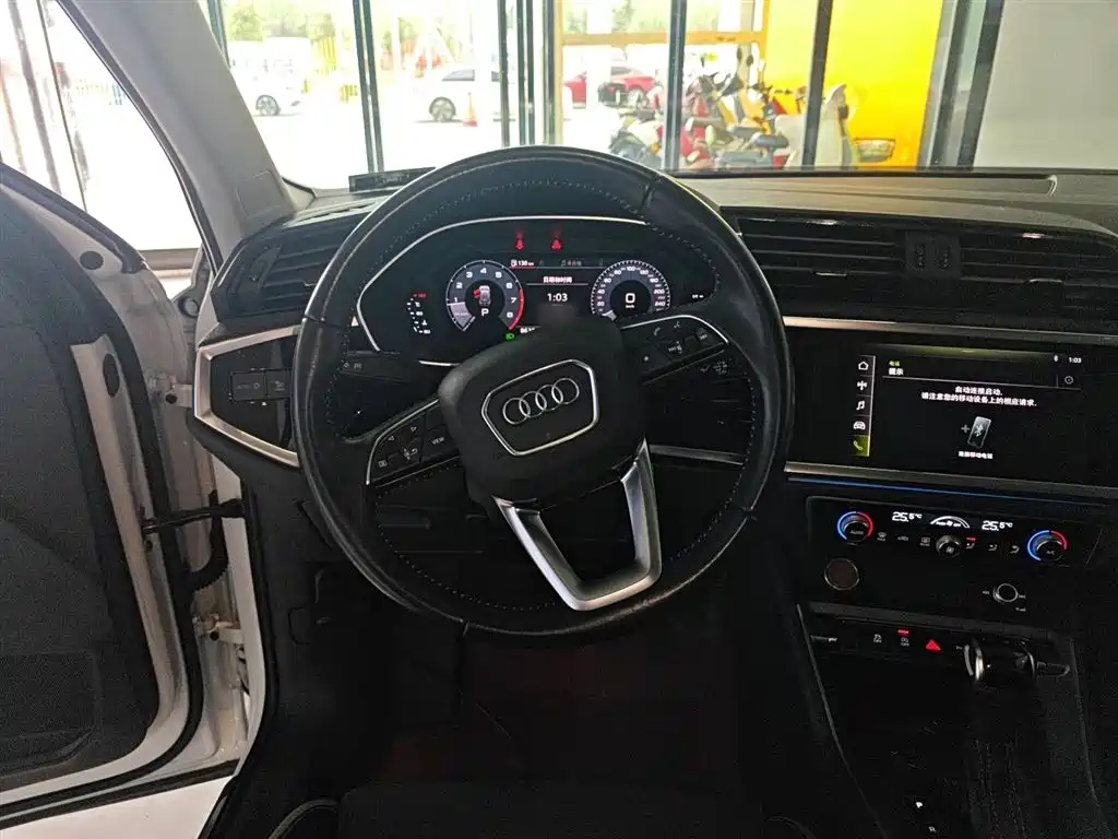 Audi Q3 2020 — фото 11