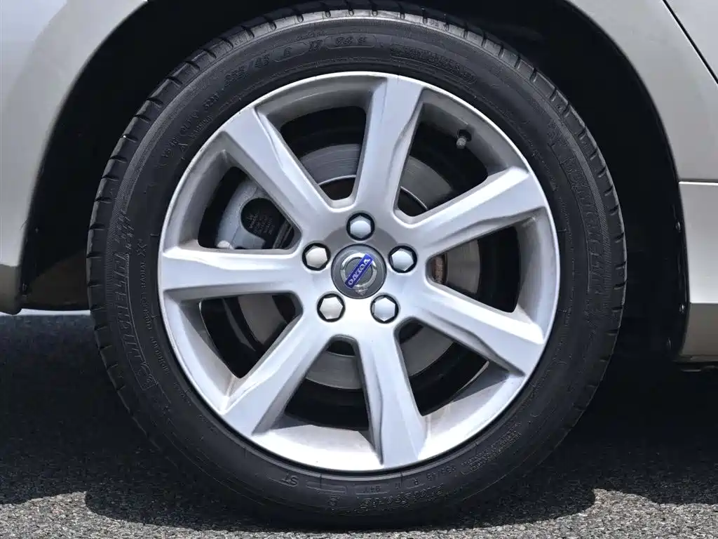 Volvo S60 2017 — фото 16