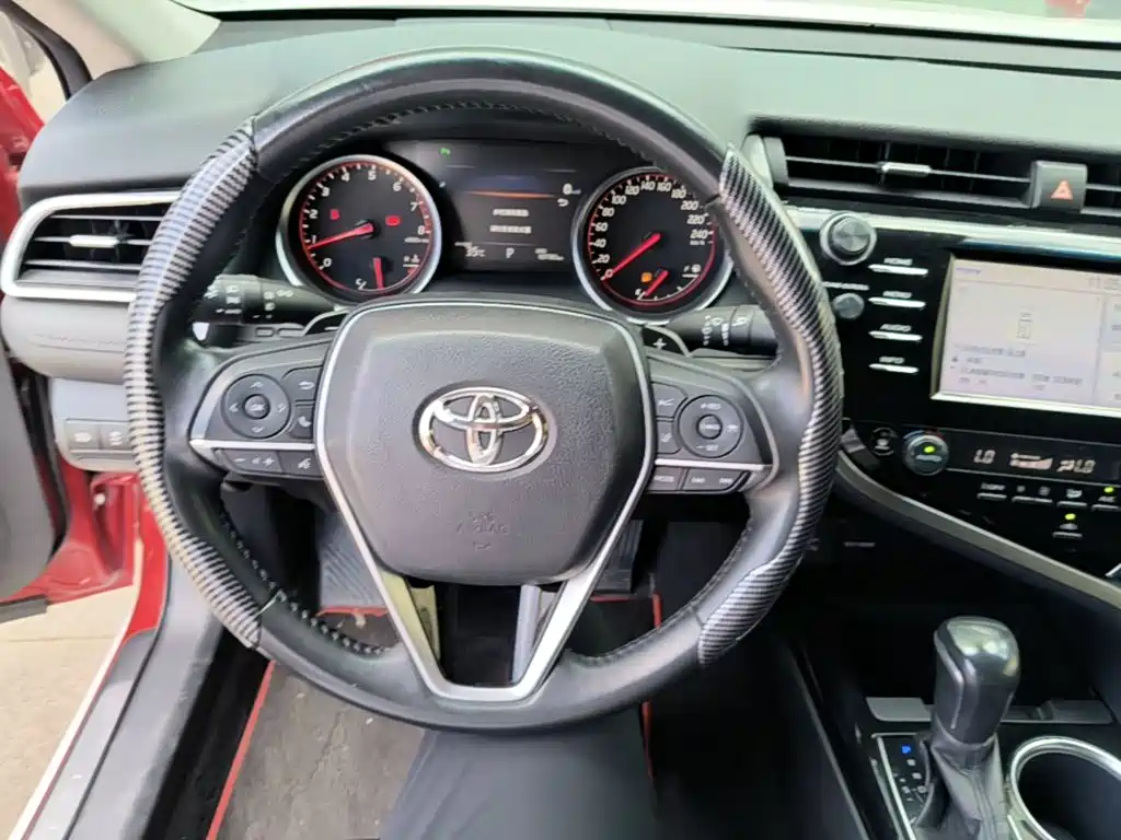 Toyota Camry 2018 — фото 11