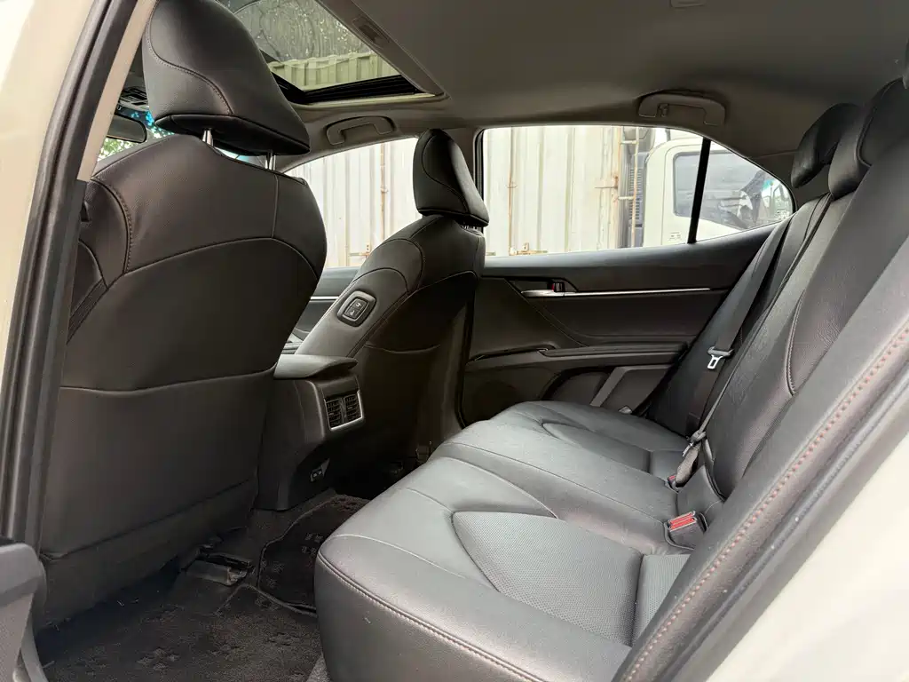 Toyota Camry 2023 — фото 10