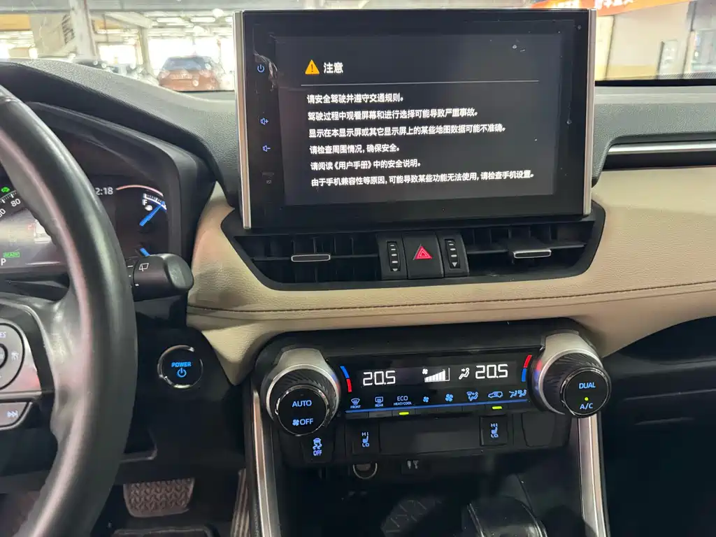 Toyota RAV4 2021 — фото 15