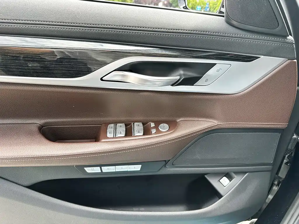 BMW 7 Series 2017 — фото 11