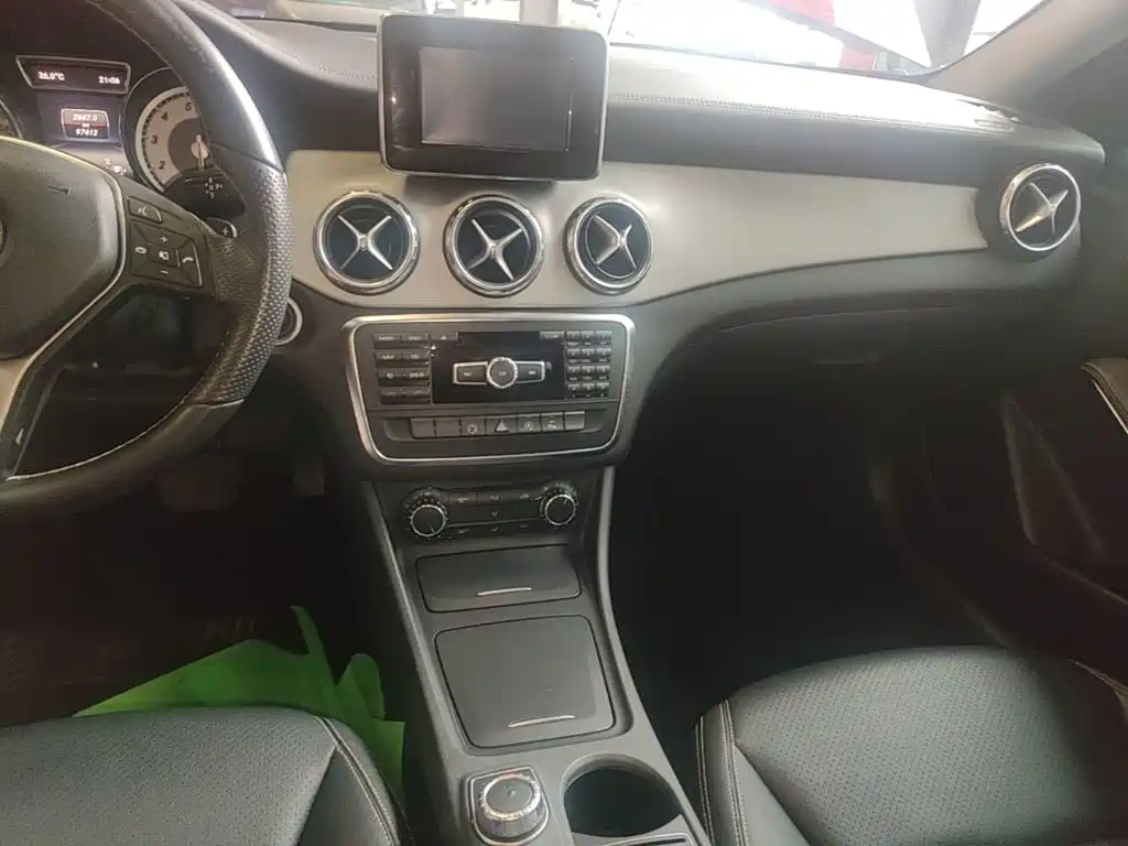 Mercedes-Benz GLA 2015 — фото 13