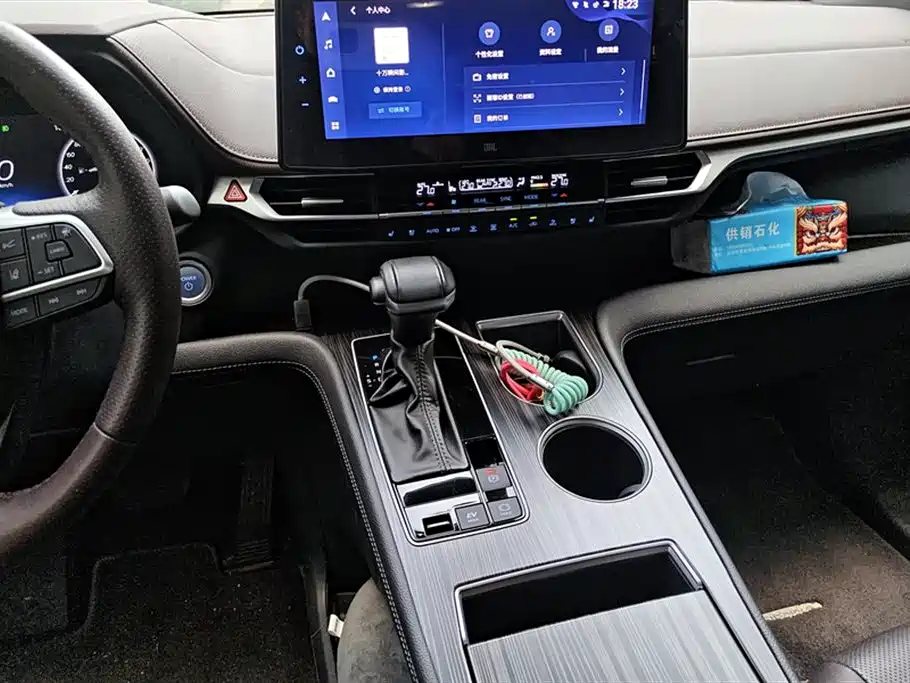 Toyota Sienna 2023 — фото 16