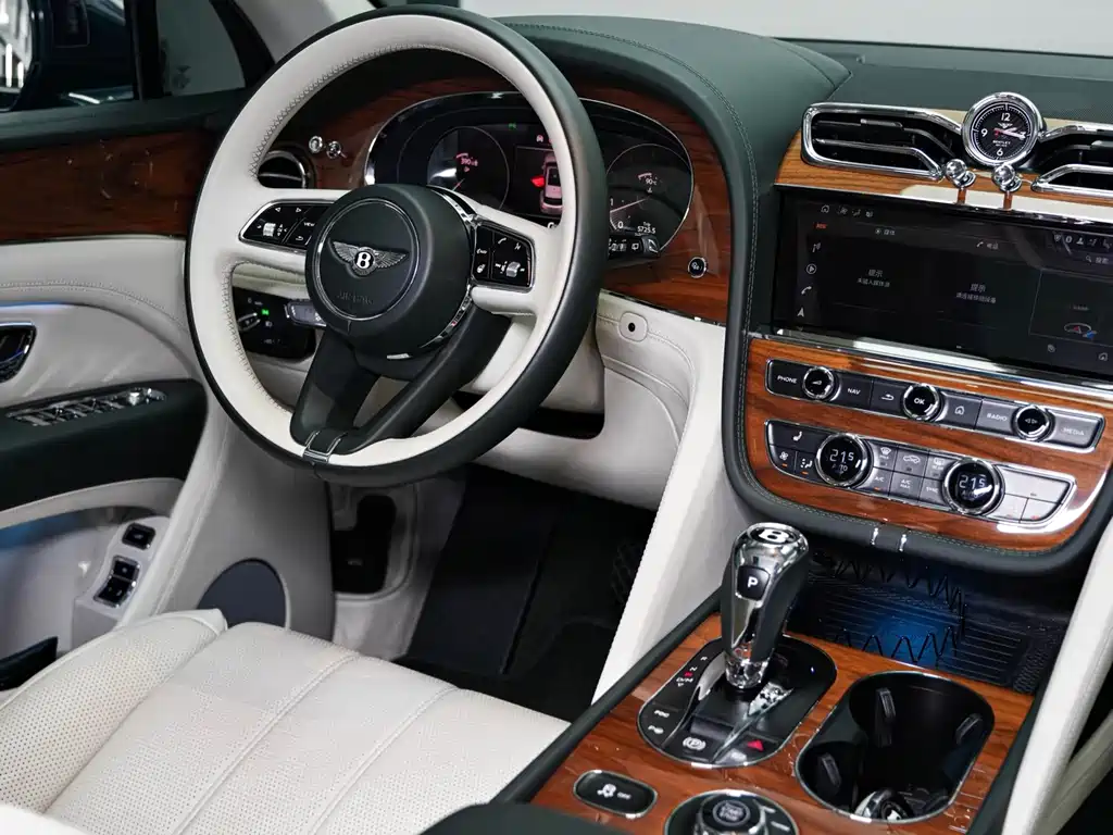 Bentley Bentayga 2021 — фото 12