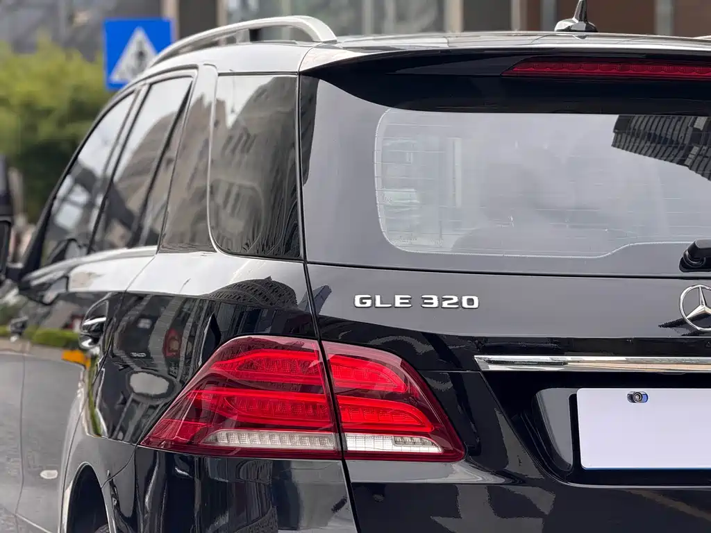 Mercedes-Benz GLE 2017 — фото 33