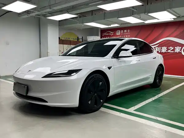 Tesla Model 3 2024