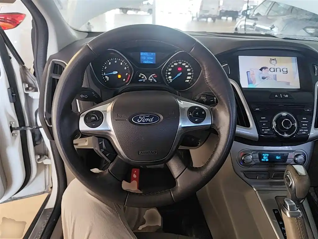 Ford Focus 2014 — фото 11