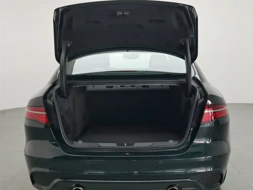 Jaguar XEL 2023 — фото 16