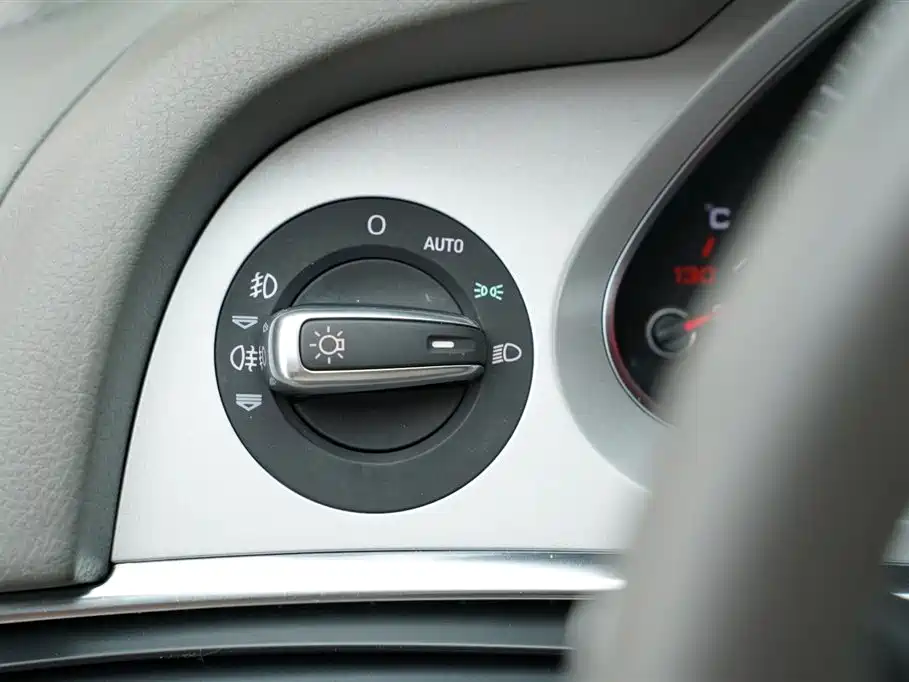 Audi A6L 2010 — фото 19
