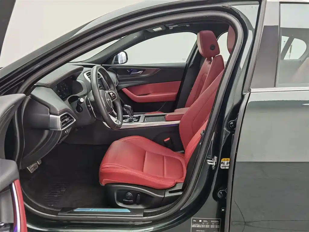 Jaguar XEL 2023 — фото 10
