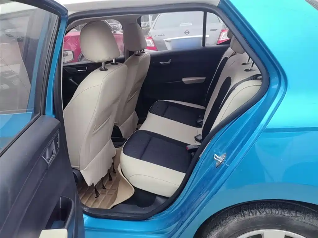 Skoda Fabia 2015 — фото 17
