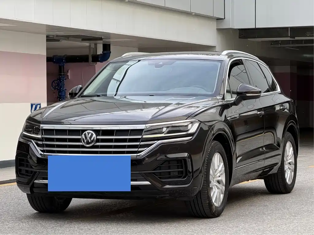 Volkswagen Touareg 2023 — фото 1