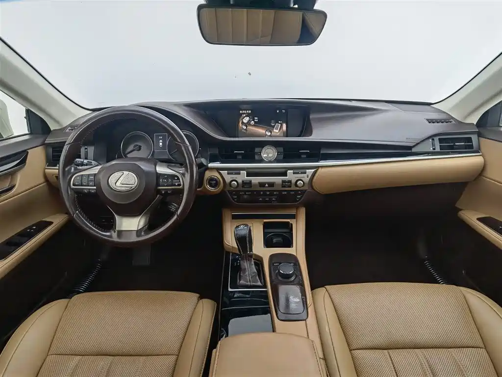 Lexus ES 2017 — фото 5