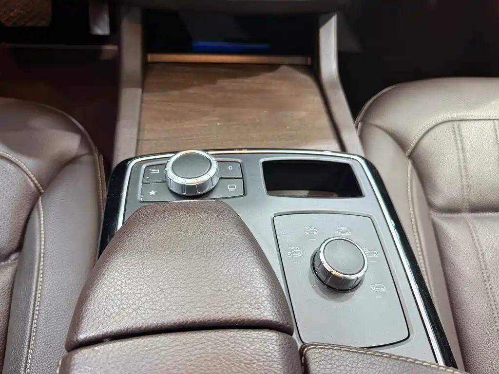 Mercedes-Benz GLE 2017 — фото 10