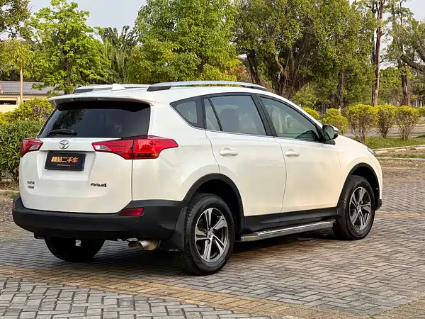 Toyota RAV4 2015