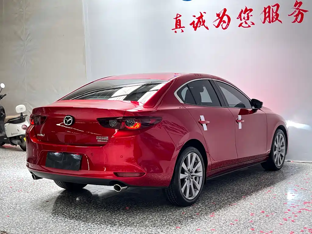 Mazda 3 Axela 2023 — фото 18