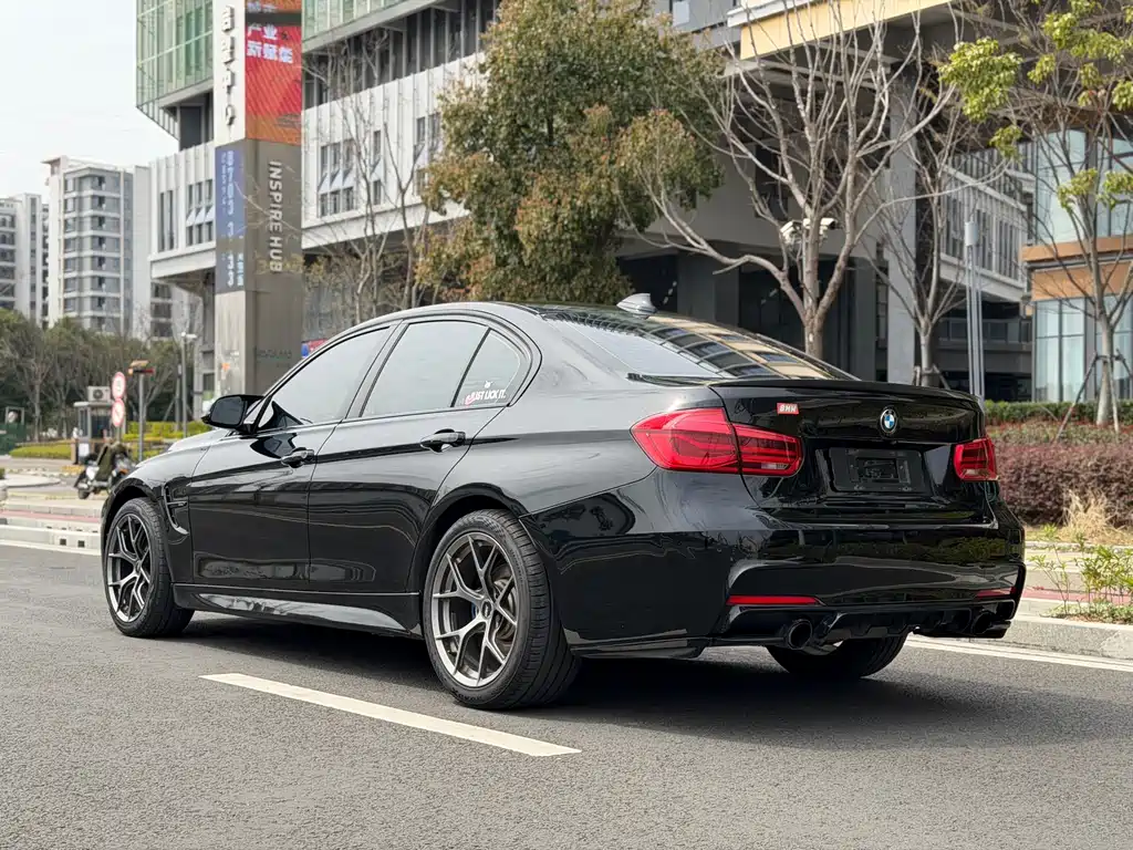 BMW 3 Series 2018 — фото 13