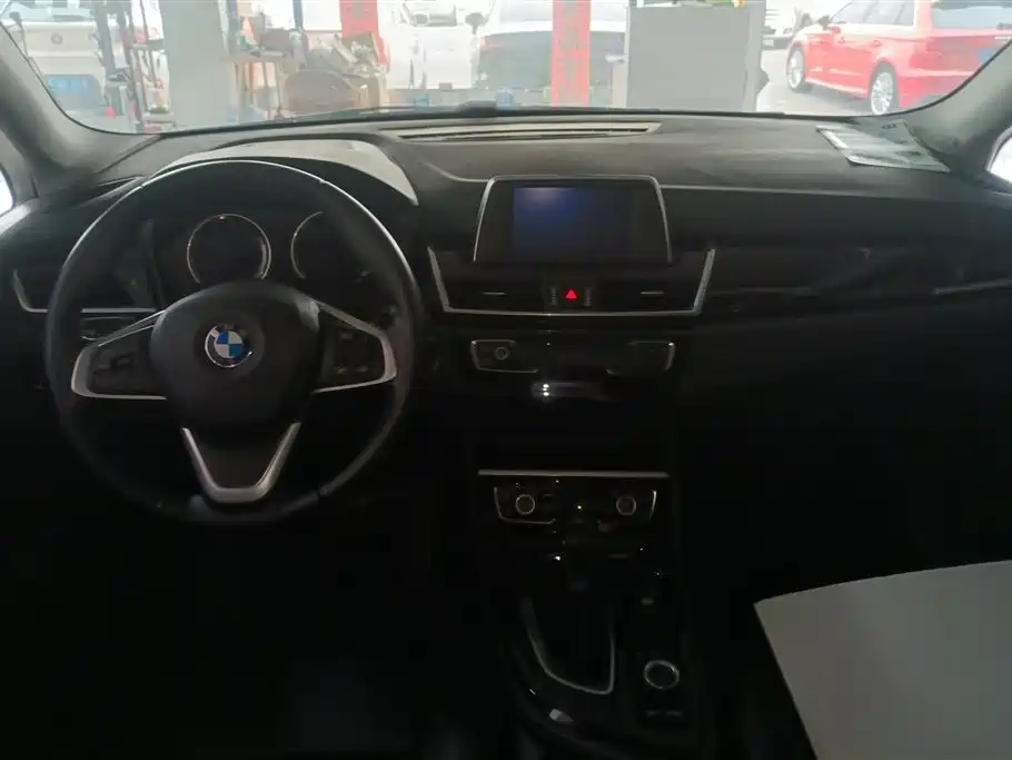 BMW 2 Series Active Tourer 2019 — фото 12