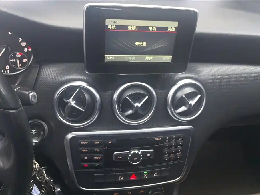 Mercedes-Benz A-Class 2015 — фото 12
