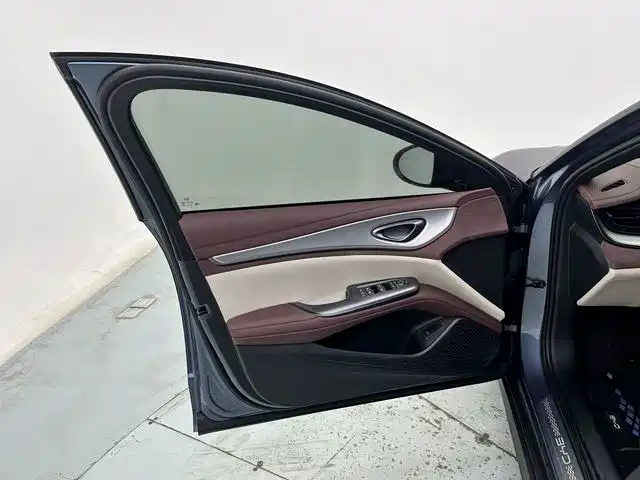 BYD Seal 07 DM-i 2025 — фото 17